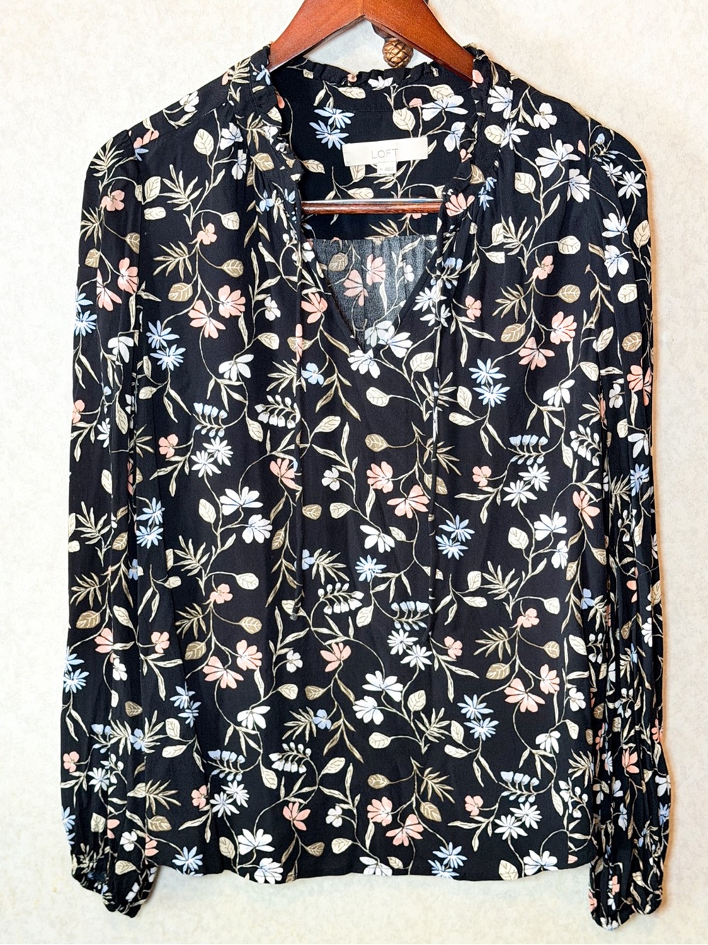 LOFT Floral Print Ruffle Neck Blouse Black Multicolor Long Sleeve M Preppy EUC - Picture 2 of 8